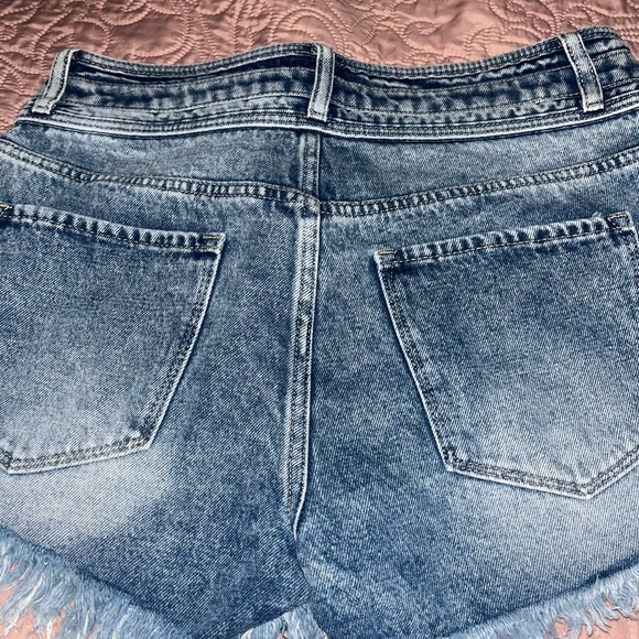 Flamingo Wash Button Fly Raw Hem Mid Rise Denim Shorts - Picture 5 of 7